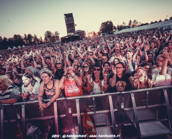 Kesäfiiliksiä! Suomipop festivaali oli silkkaa lovee! – Kuvafiilistely