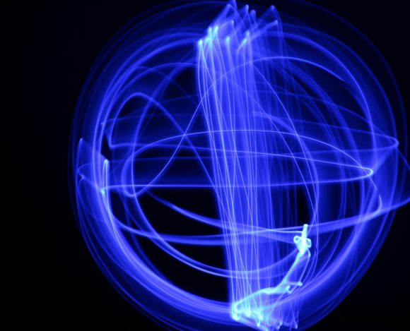 Mediaillan valomaalaustaidetta